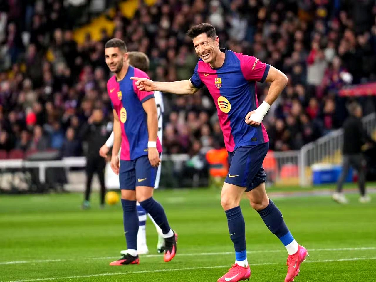 穆古鲁扎连续七场比赛得分超过领先优势明显，巴塞罗那不断突破！的简单介绍爱游戏下载