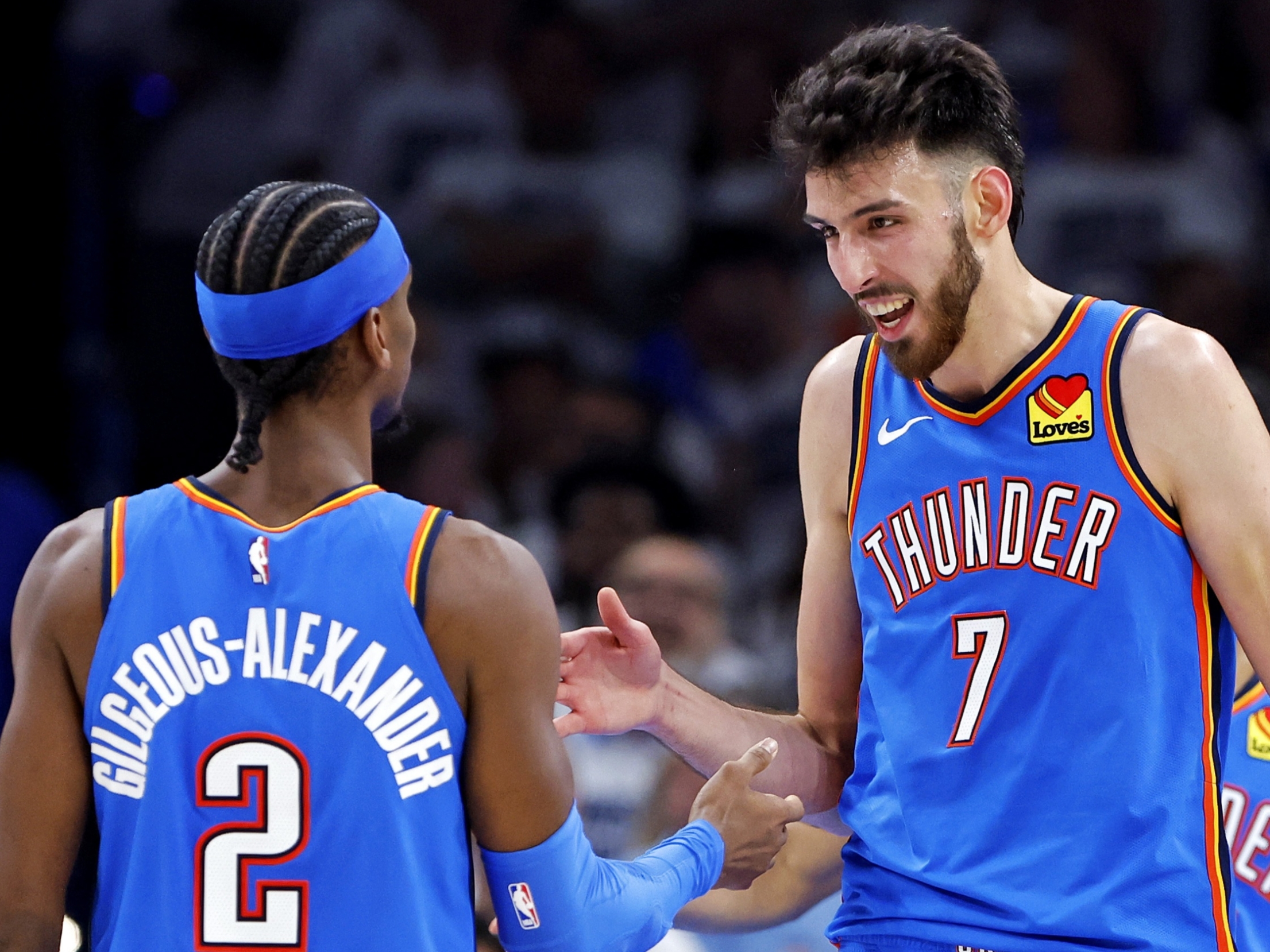 关于俄克拉荷马雷霆训练开放日，赛后状态回暖引欢呼，NBA季后赛在即，更衣室氛围转暖的信息爱游戏体育