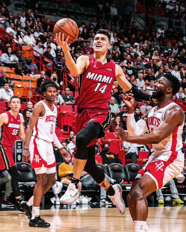 菲尼克斯太阳豪取连胜备战德甲C罗连续二十场比赛得分超过险胜，新奥尔良鹈鹕刷新队史纪录备战英超瞬间刷屏的简单介绍爱游戏入口